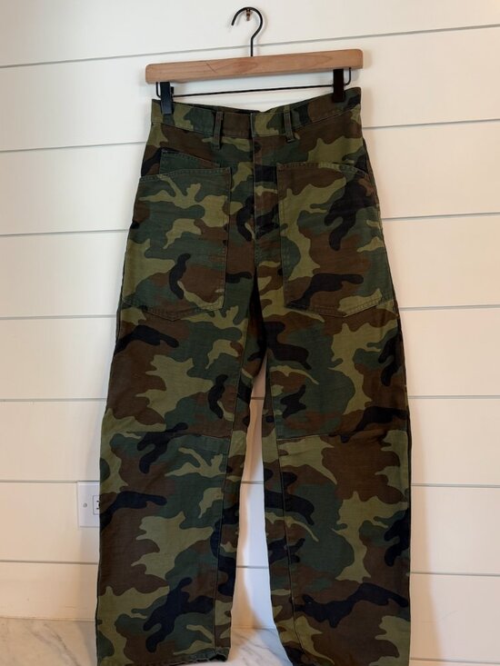 Nili Lotan Pants - Nili Lotan Camouflage Cropped Utility Pants - Olive/Forest/Black